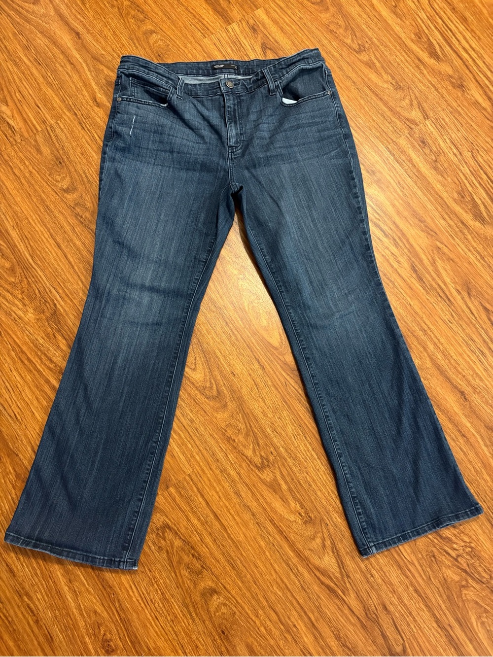Simply Vera Vera Wang Women's Blue Medium Wash Bootcut Jeans Stretch 16W - Picture 2 of 12